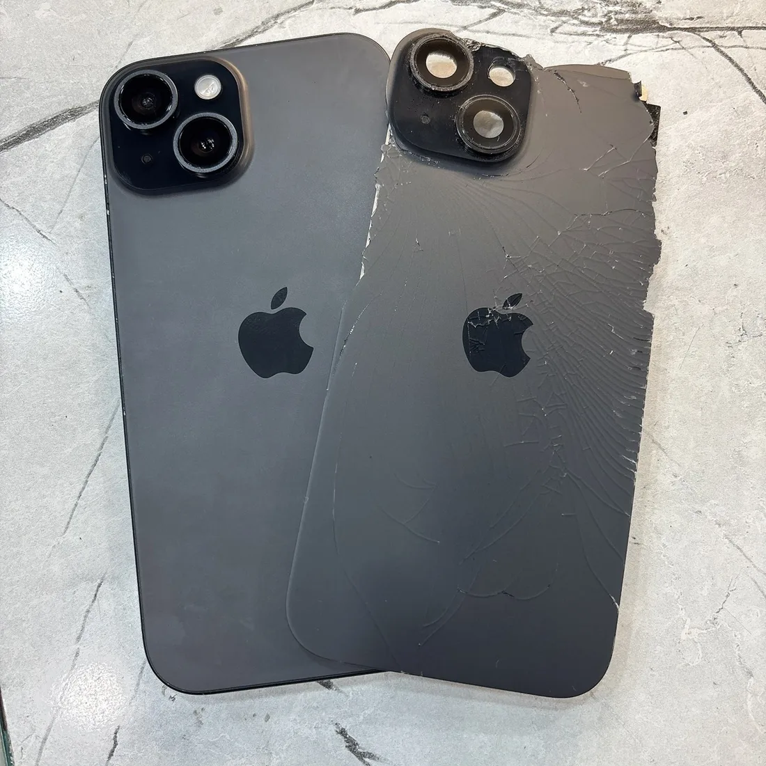 台南 iPhone 15 背蓋玻璃更換前後對比,整片碎裂修復