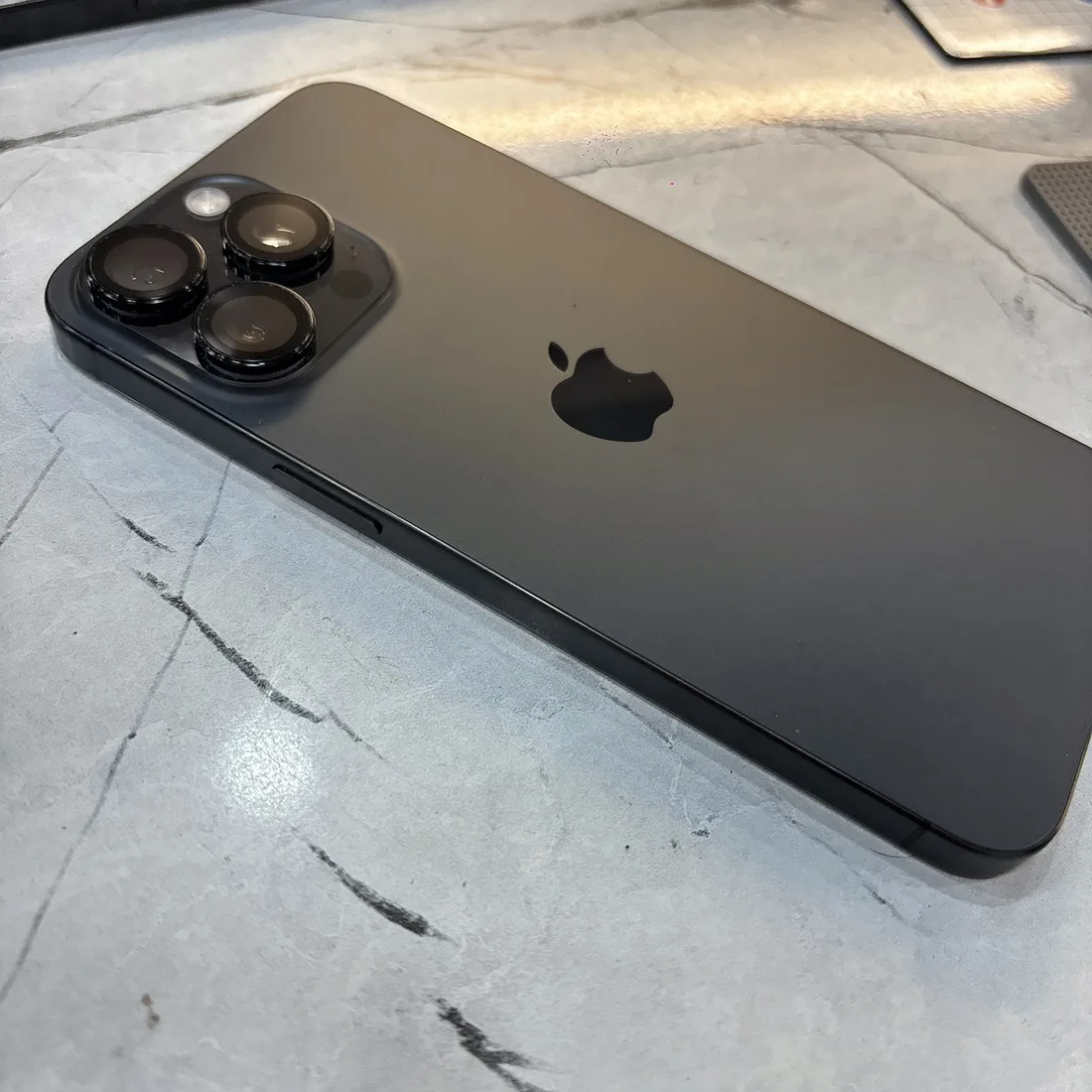 台南 iPhone 15 Pro Max 更換中框後機身恢復平整