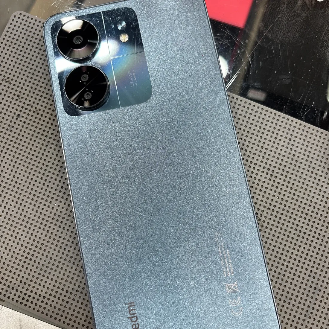 台南紅米 Redmi 13C 更換後鏡頭玻璃後,鏡頭區域恢復清透